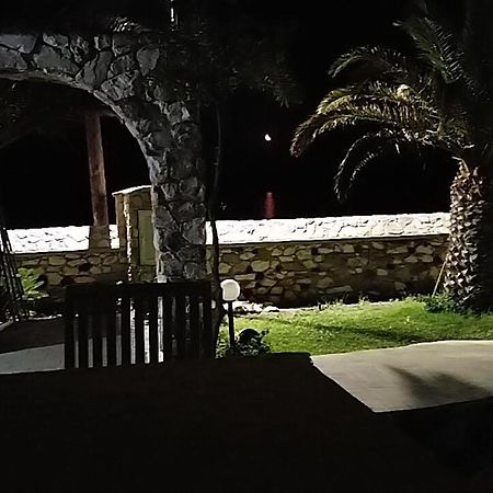 Το Πετρινο Vila Agia Marina Mikrolimanou Exterior foto