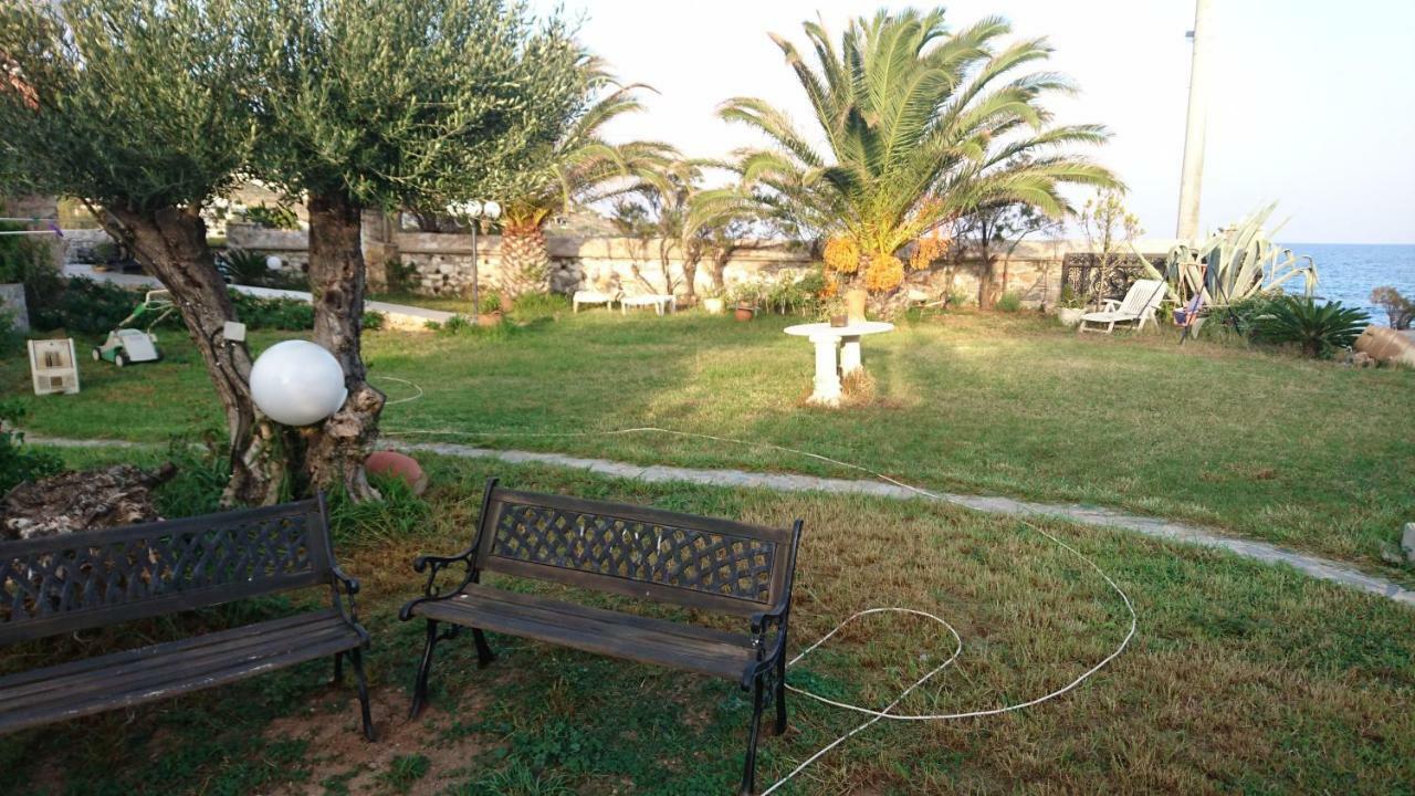 Το Πετρινο Vila Agia Marina Mikrolimanou Exterior foto